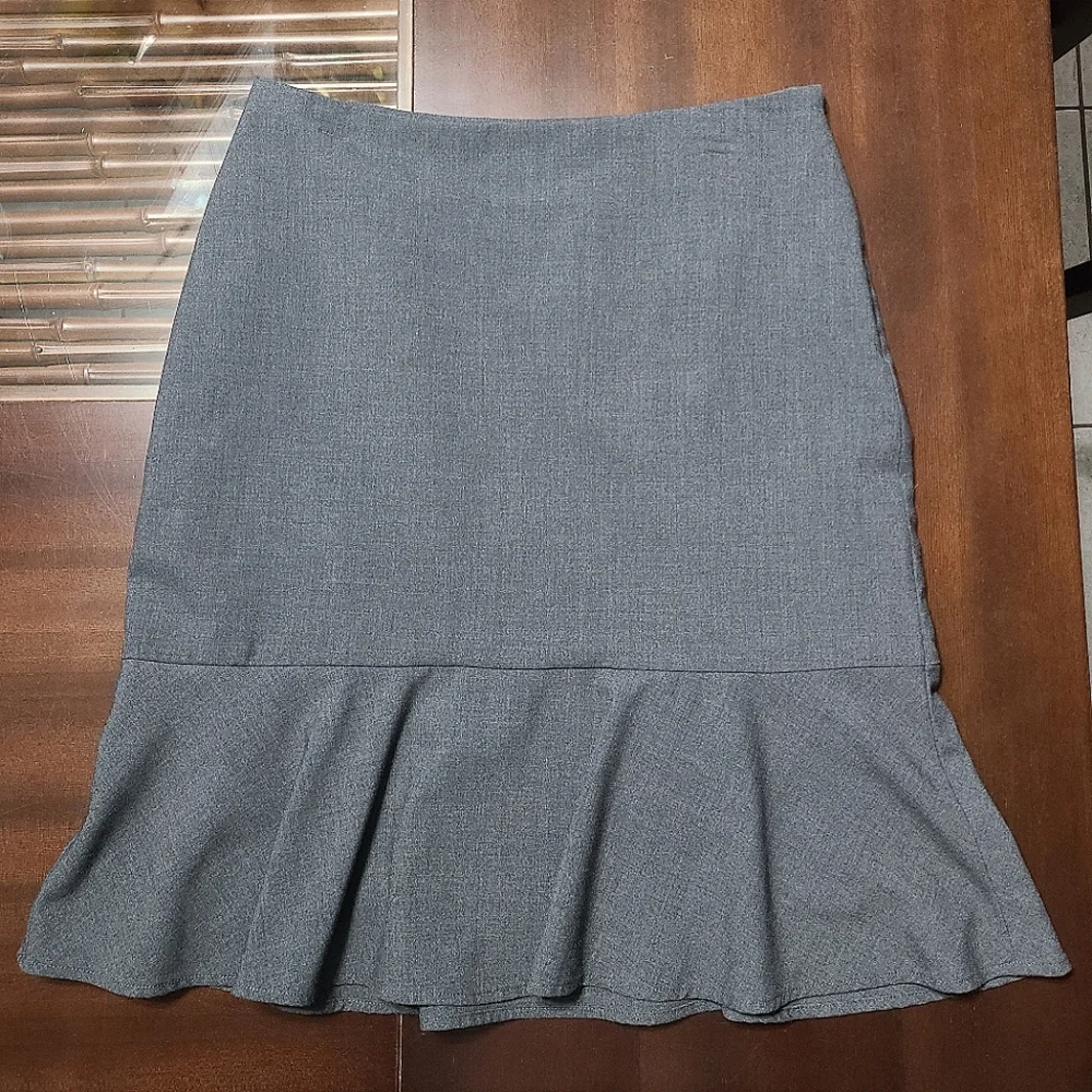 Worthington Gray Pencil Skirt-Size 10 - Picture 1 of 7